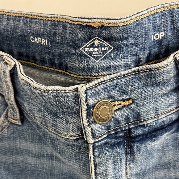 St. John's Bay Light Blue Capri Jeans - Picture 2 of 3